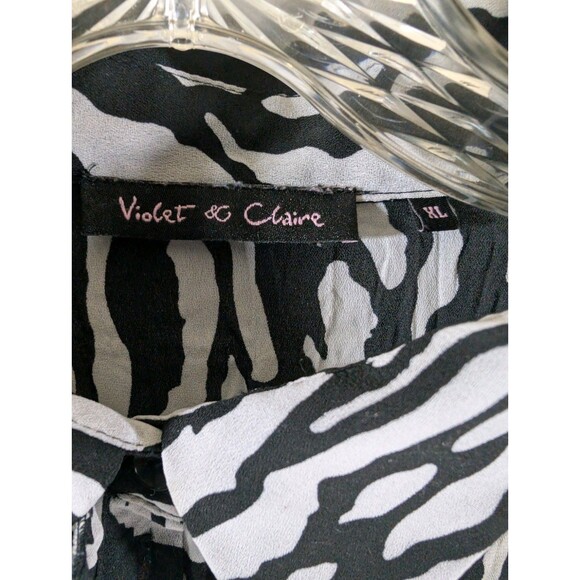 Violet & Claire Blouse Ruffle Detail Grey and Black Print Womans Size XL   Flaw - Picture 3 of 13